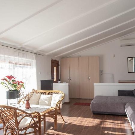 Haus Mirela Apartamento Ližnjan Exterior foto